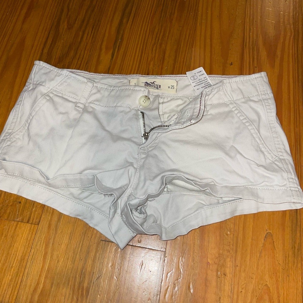 Kaki shorts